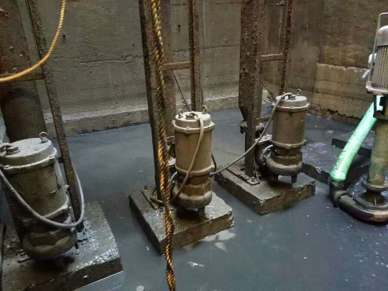 光坡镇污水池清理