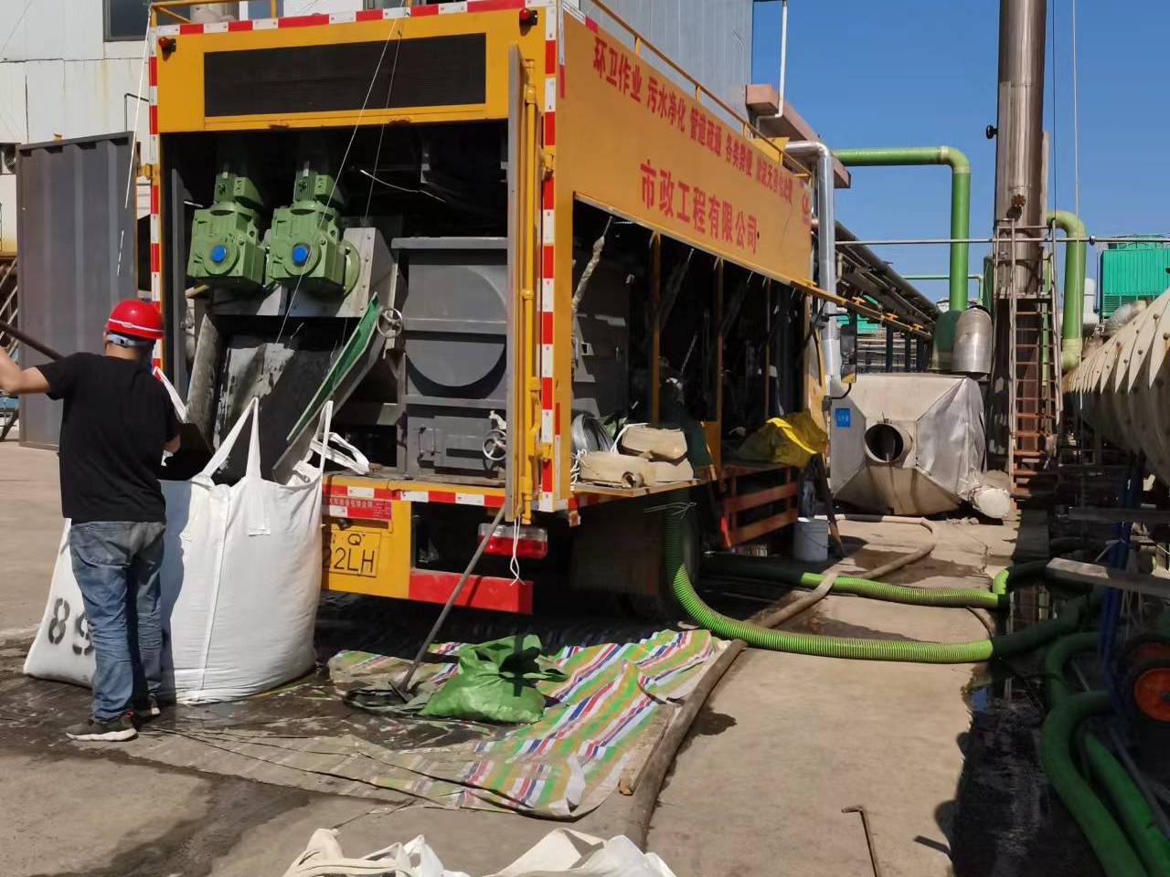 光坡镇淤泥压干处理